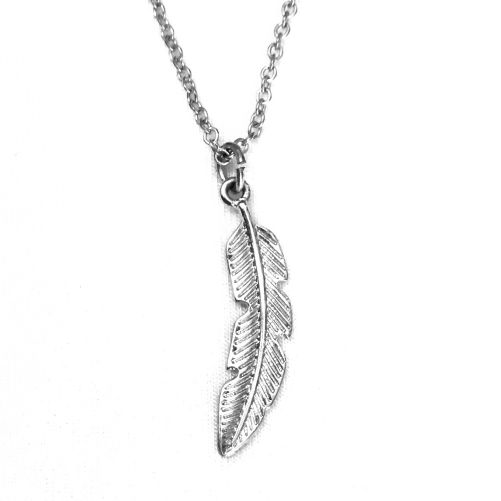 Silver leaf pendant necklace